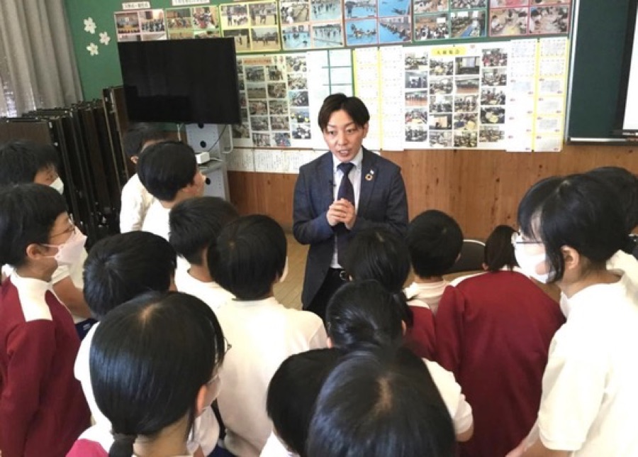中学校の講演・研修の様子
